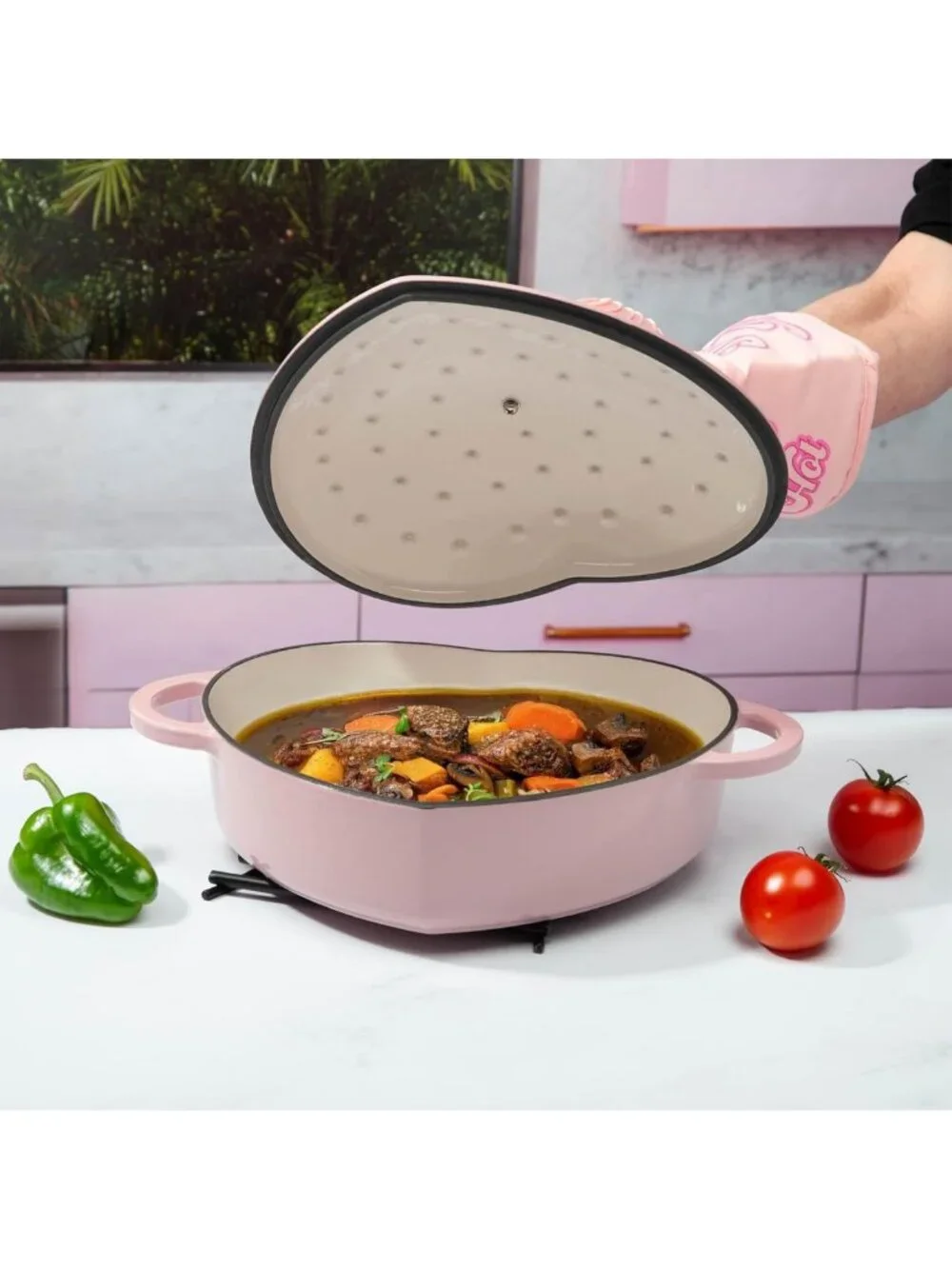 Heart-Shaped Enameled Cast Iron Braiser & Skillet with Lid, 3.5-Quart, Pink